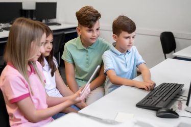 Jogos de português personalizados: tire sua ideia do papel com a Onirico Games