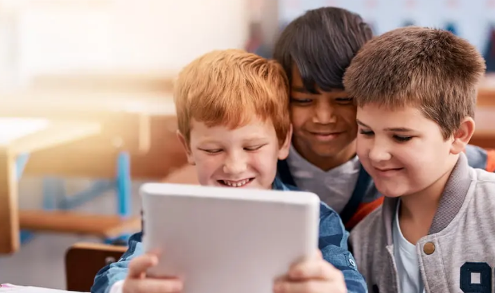 Como os jogos educativos interativos ajudam a engajar crianças e adolescentes
